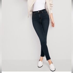 Old Navy Extra High-Waisted Rockstar 360° Stretch Super-Skinny Jeans